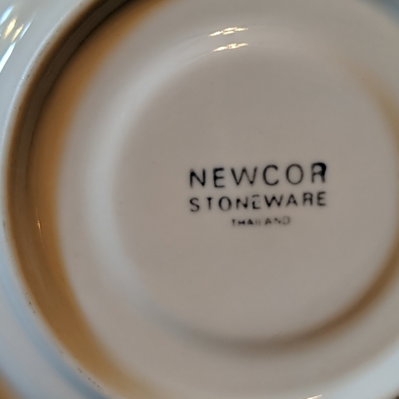 Newcor Stoneware Bundle of 4 Saucer Plates - Picture 3 of 5